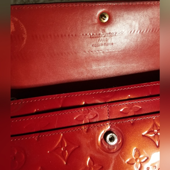 LOUIS VUITTON RED VERNIS MONOGRAM SARAH WALLET - Picture 7 of 11